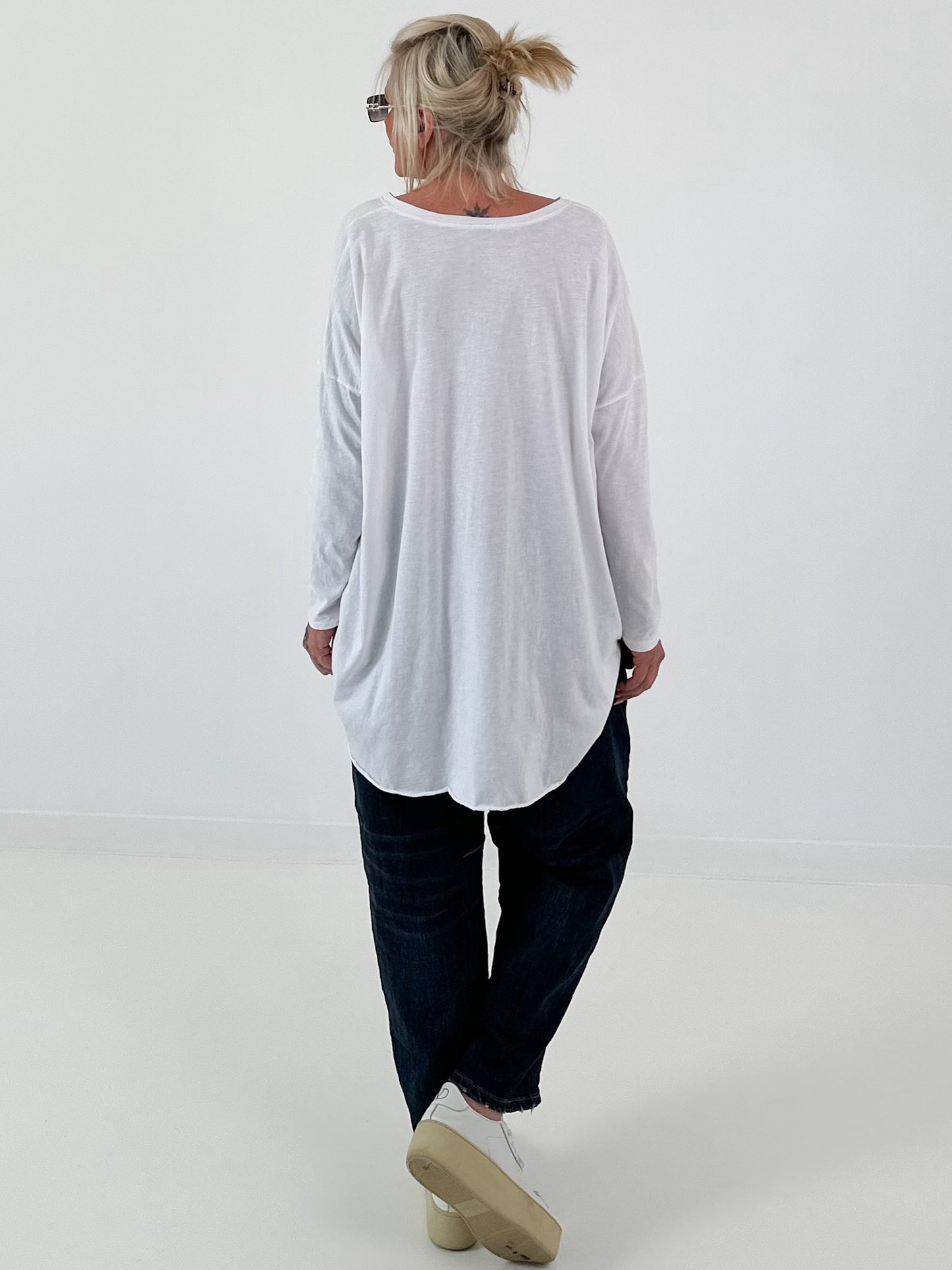 Oversized Shirt mit Leo-Print und Strass-Details - weiss