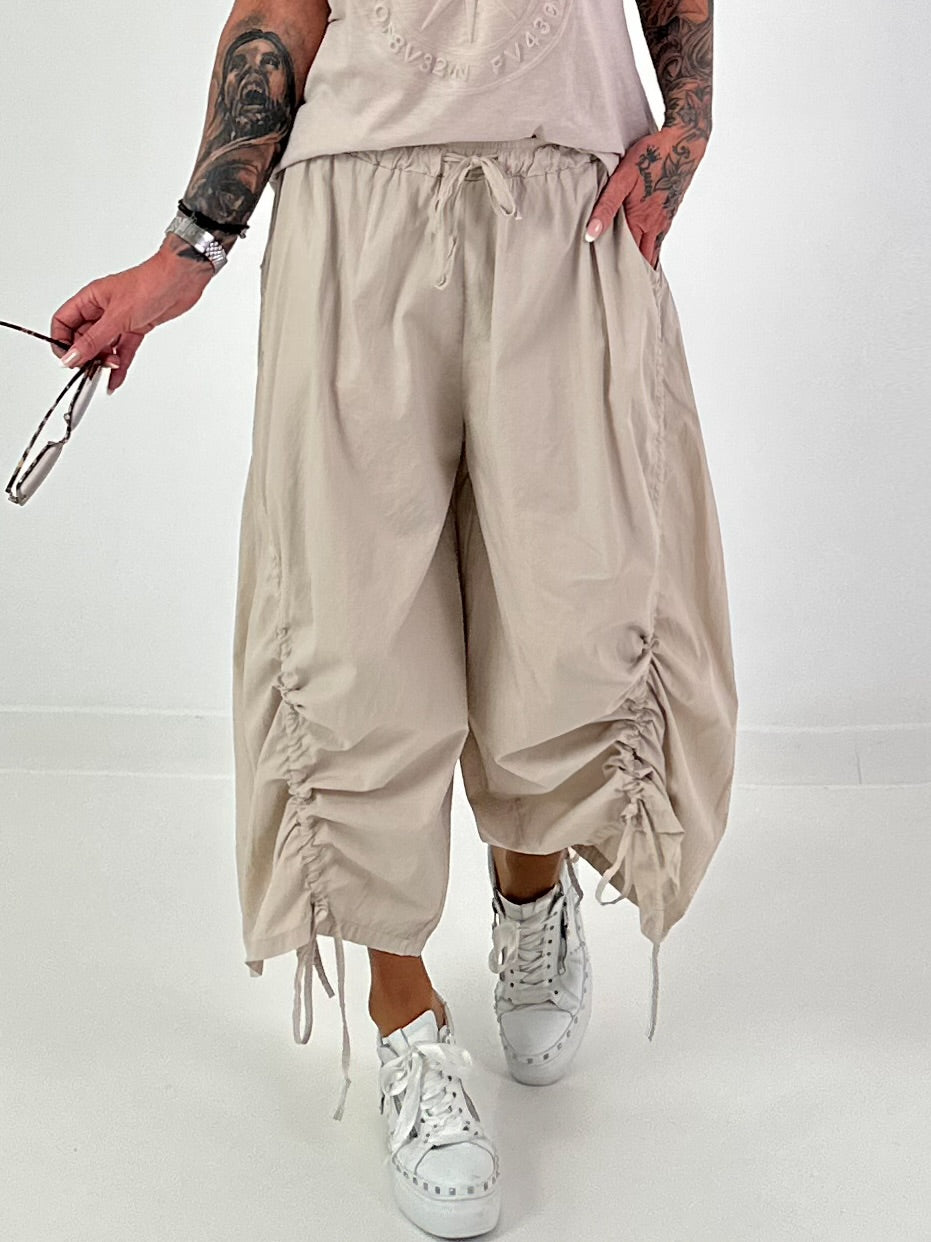 Balloon trousers with gathering seams - beige