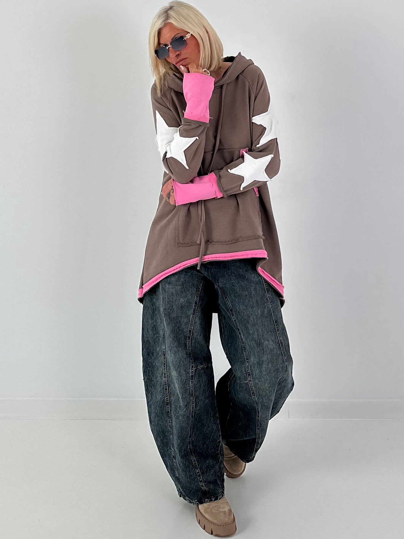 Lässiger Long Hoodie mit Daumenloch und trendigen Sternenelementen - taupe