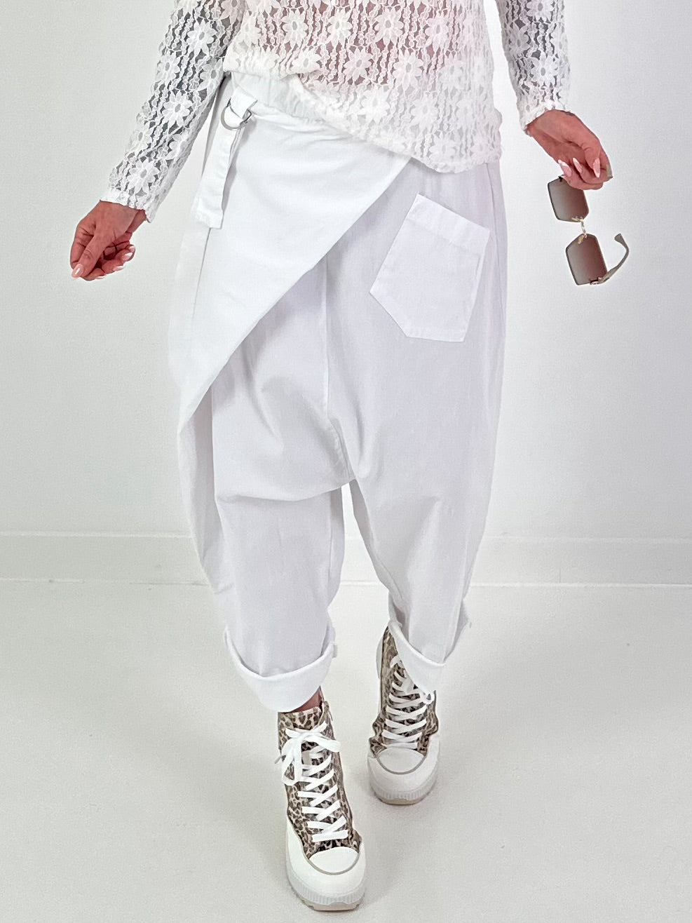 Baggy Trousers with Overlay - white