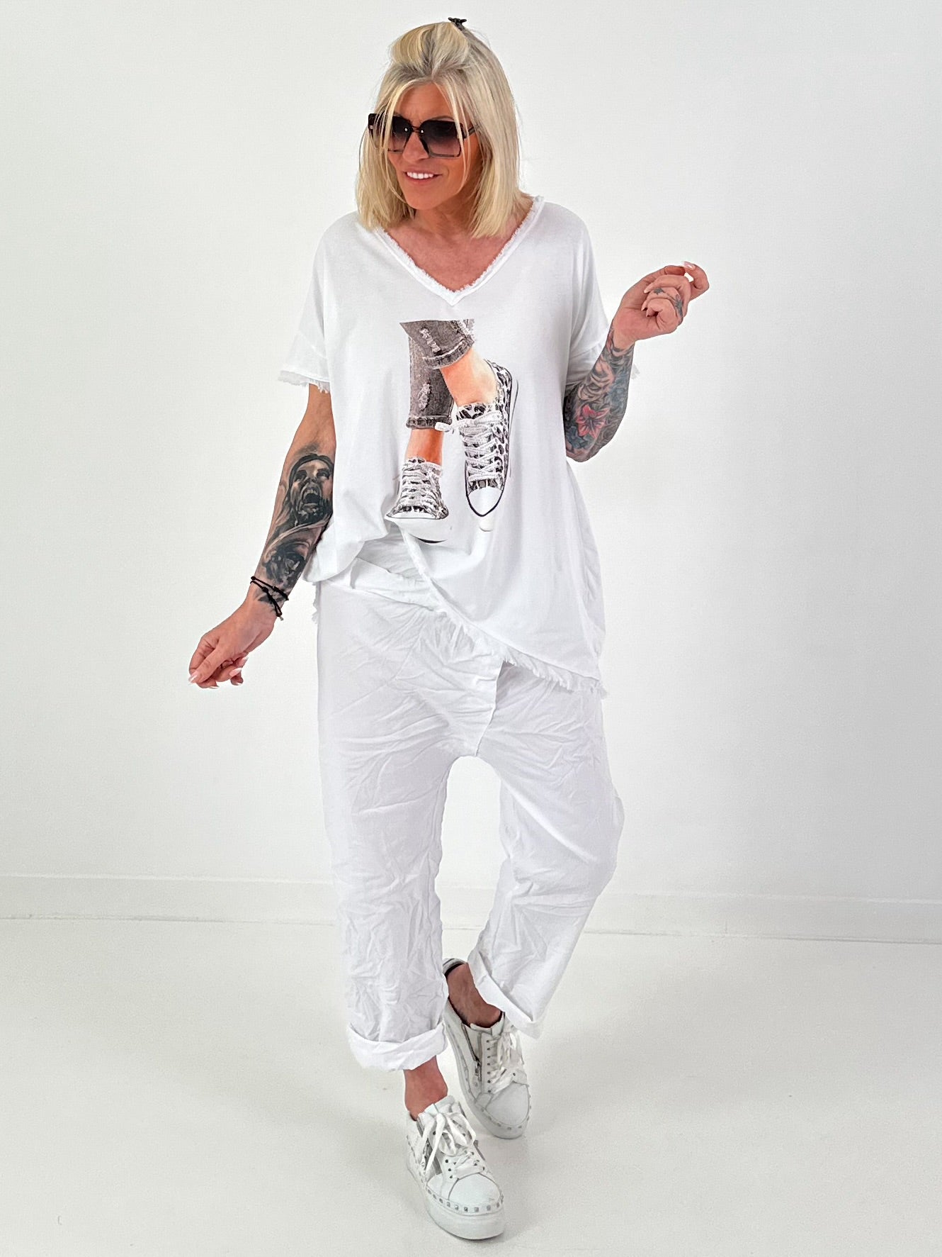 T-Shirt mit Schuhprint und Glitzerdetails - weiss-beige