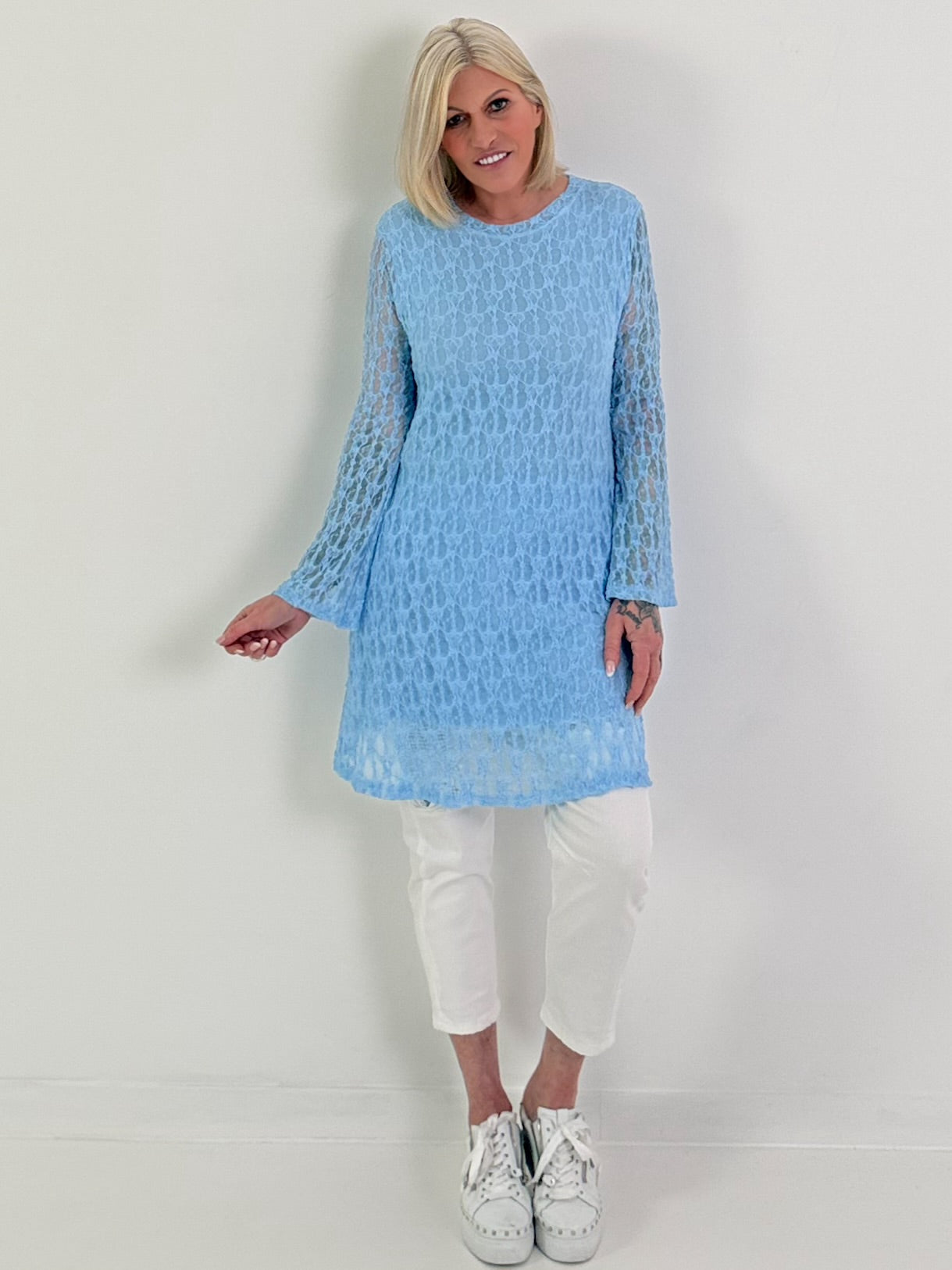 Spitzentunika/Kleid mit Eingriffstaschen - hellblau