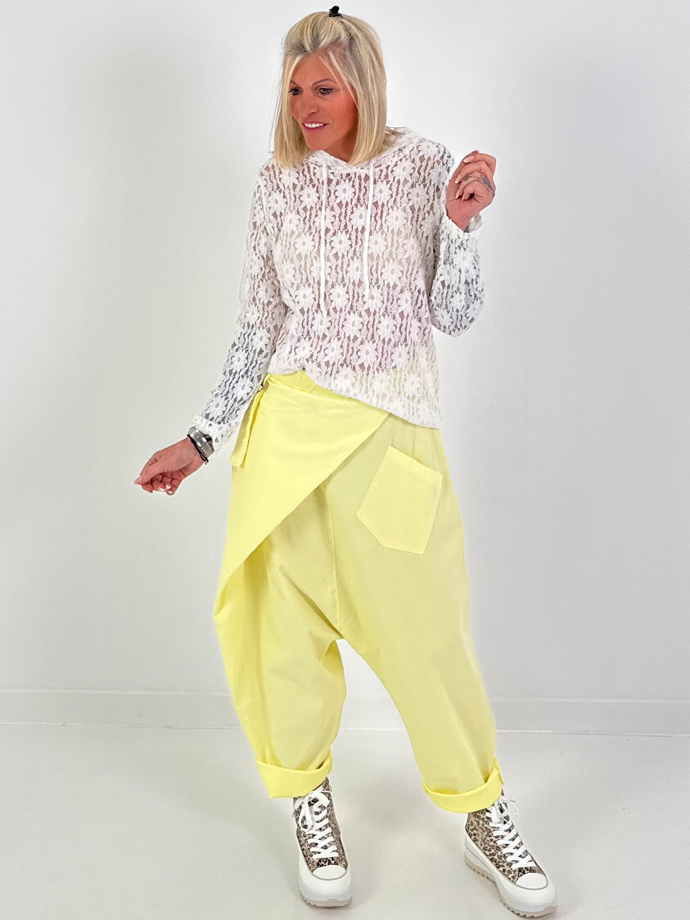 Leichter Hoodie aus Spitze - weiss