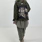 Stylische Jacke mit Fellkragen und großem Rückenpatch - camouflage
