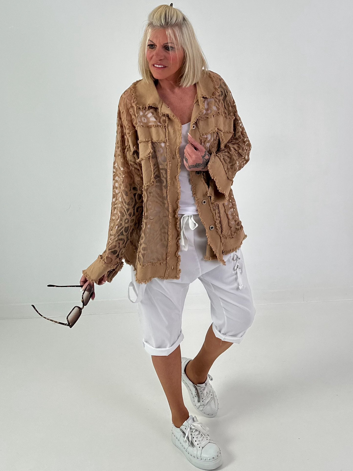 Jeansjacke mit floralem Netzeinsatz - camel ( lieferbar ab 26.05.26)
