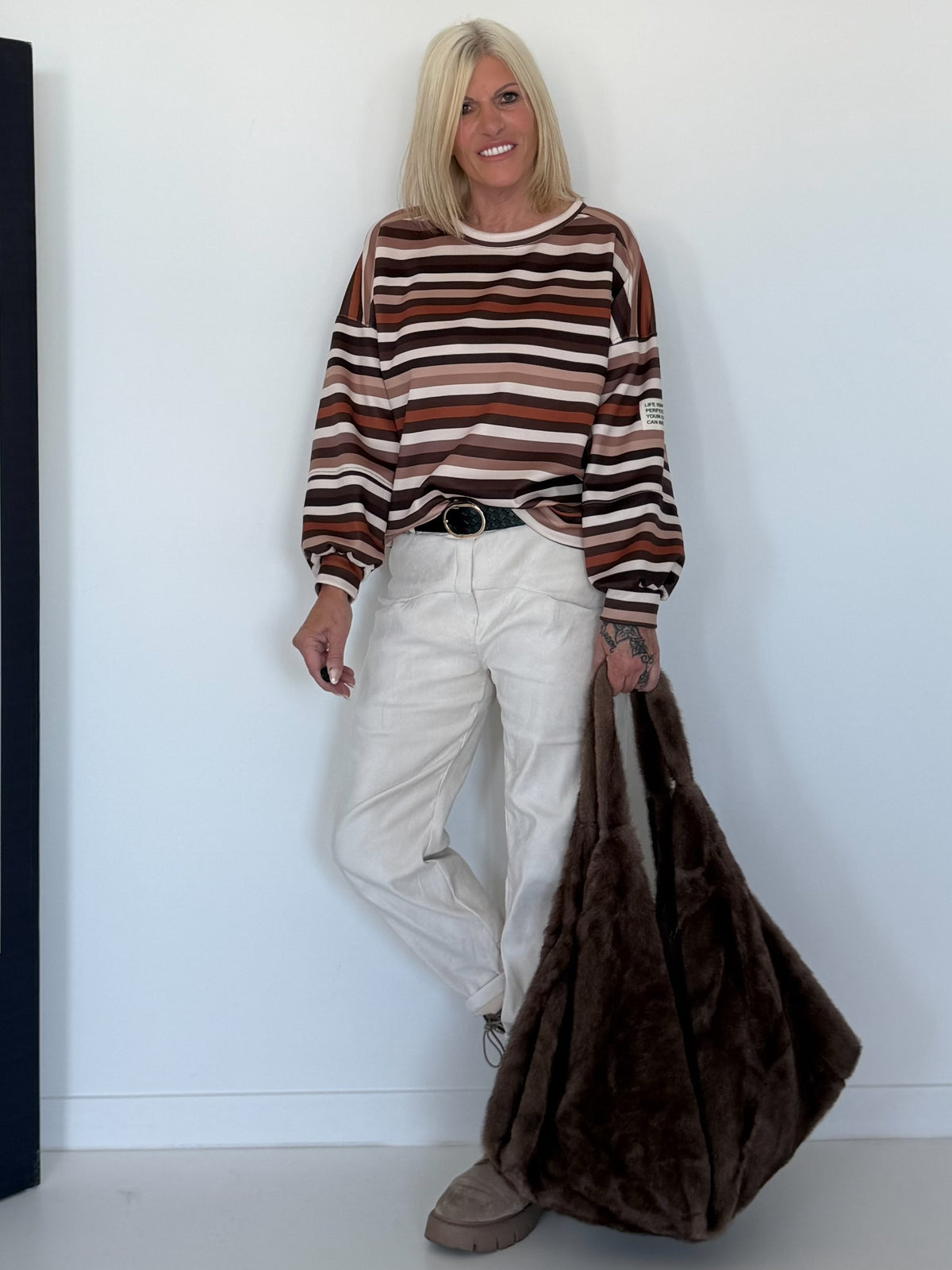 Sweater mit Allover-Streifen-Print - mokka-mehrfarbig