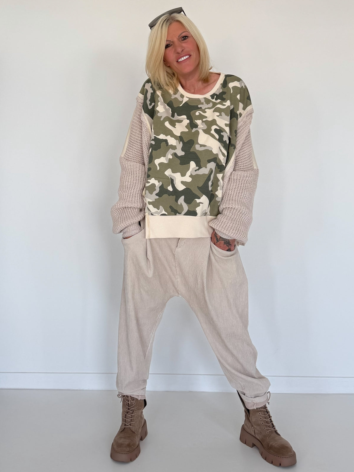 Oversized Sweater mit Strickeinsatz - beige-oliv-mehrfarbig