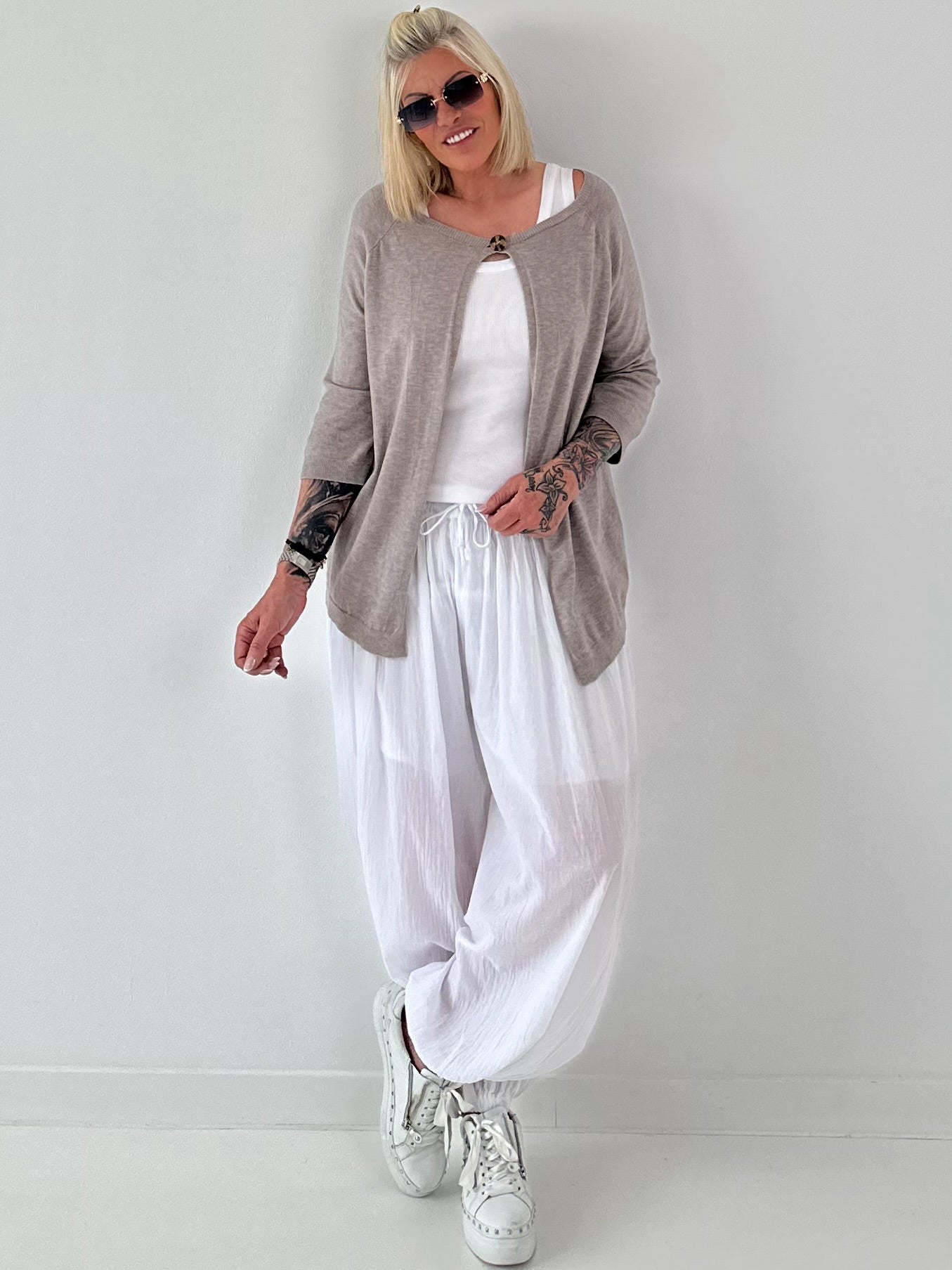 Leichte Feinstrickjacke mit Knopf- taupe