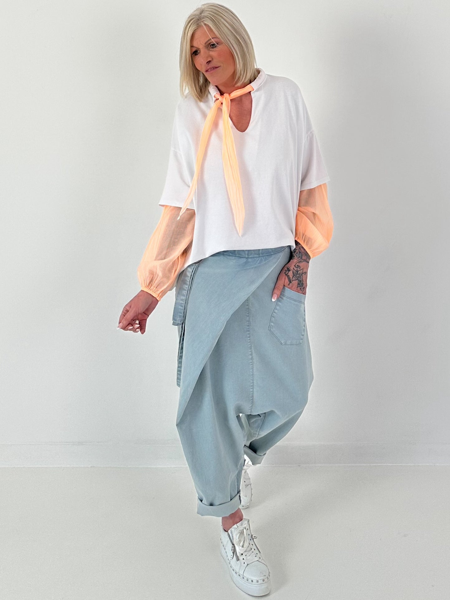 Leichter Sweater mit Blusenärmeln - weiss