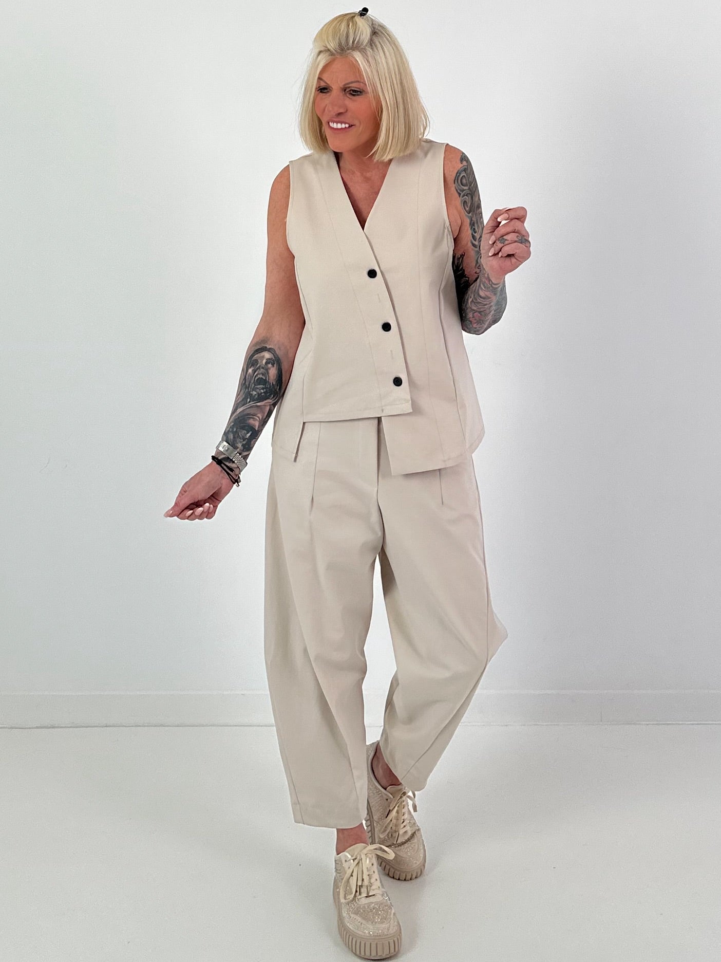 Weste asymmetrisch - beige ( lieferbar ab 30.04.26)