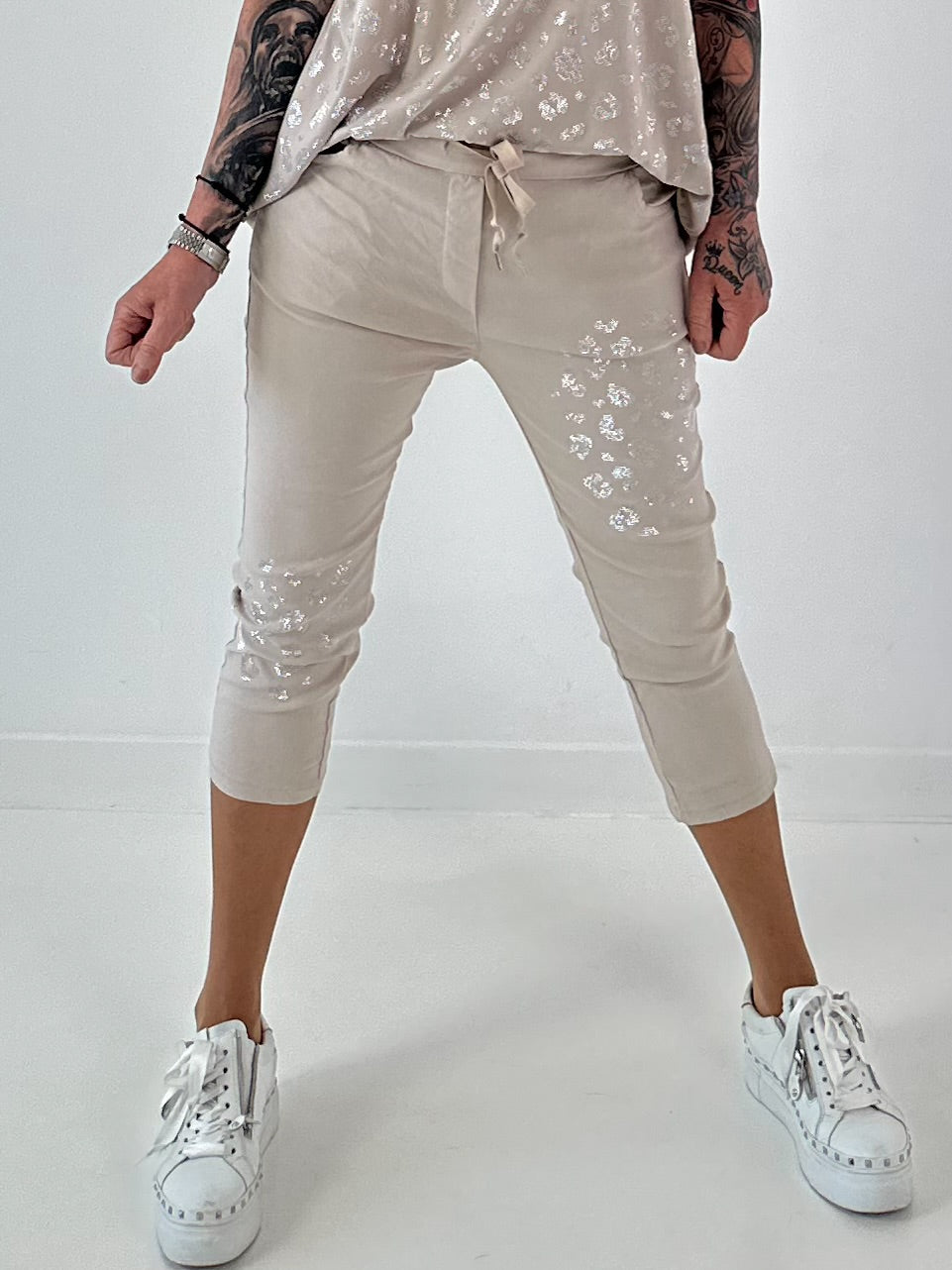 Capri Hose mit Leo Strass - beige
