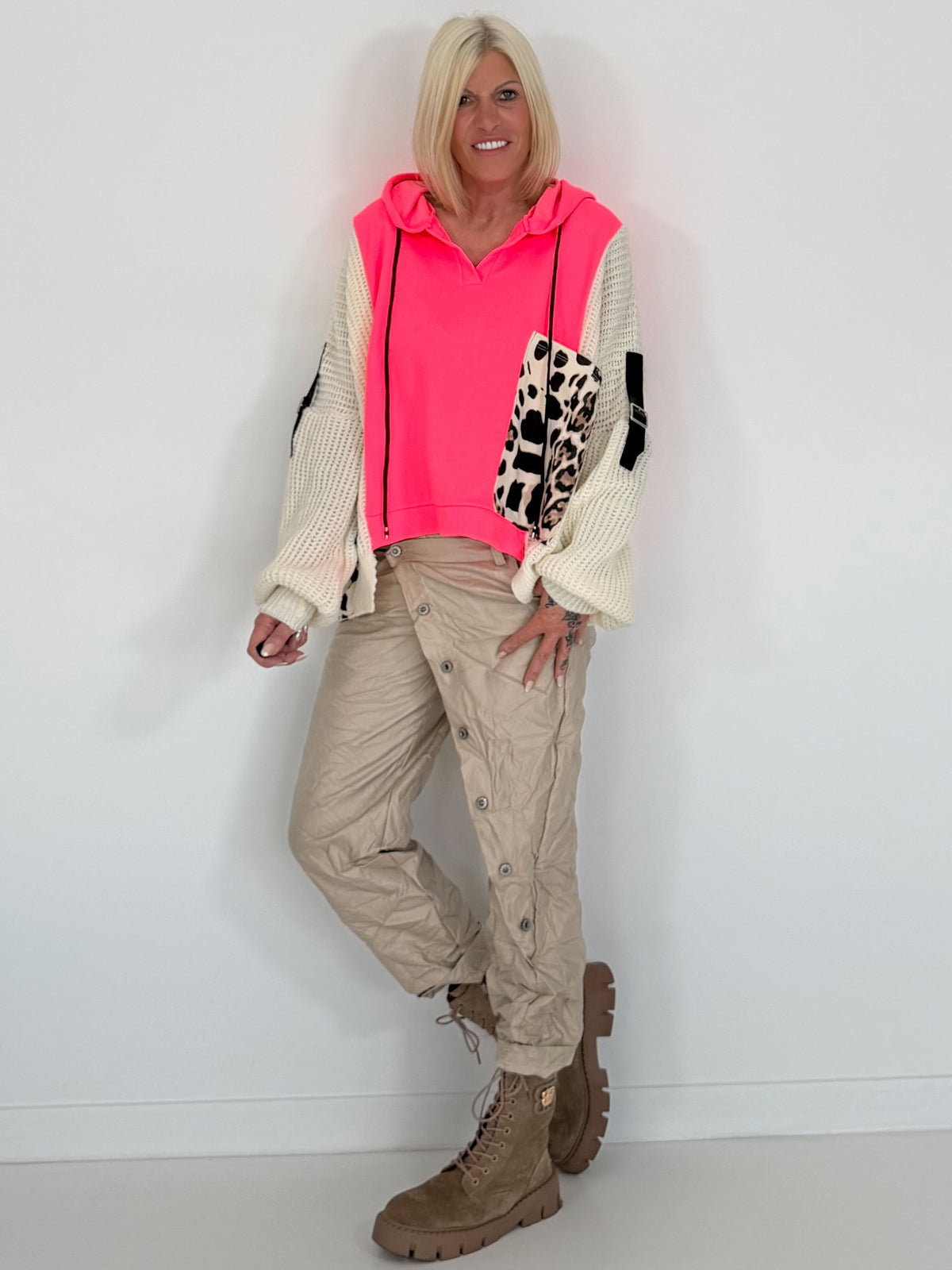 Oversized grofgebreide hoodie met sweat-inzetstuk - neonroze-ecru
