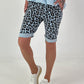 Kurze Hose im Leo Look- hellblau