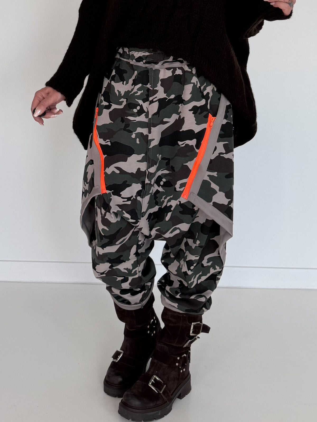 Harembroek met camouflageprint - olijf-taupe-meerkleurig