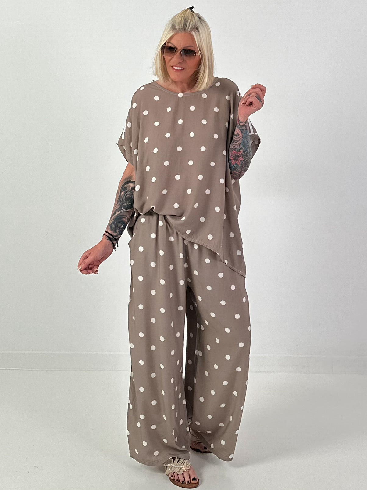 Zweiteiler mit Allover Punkten - taupe-weiss