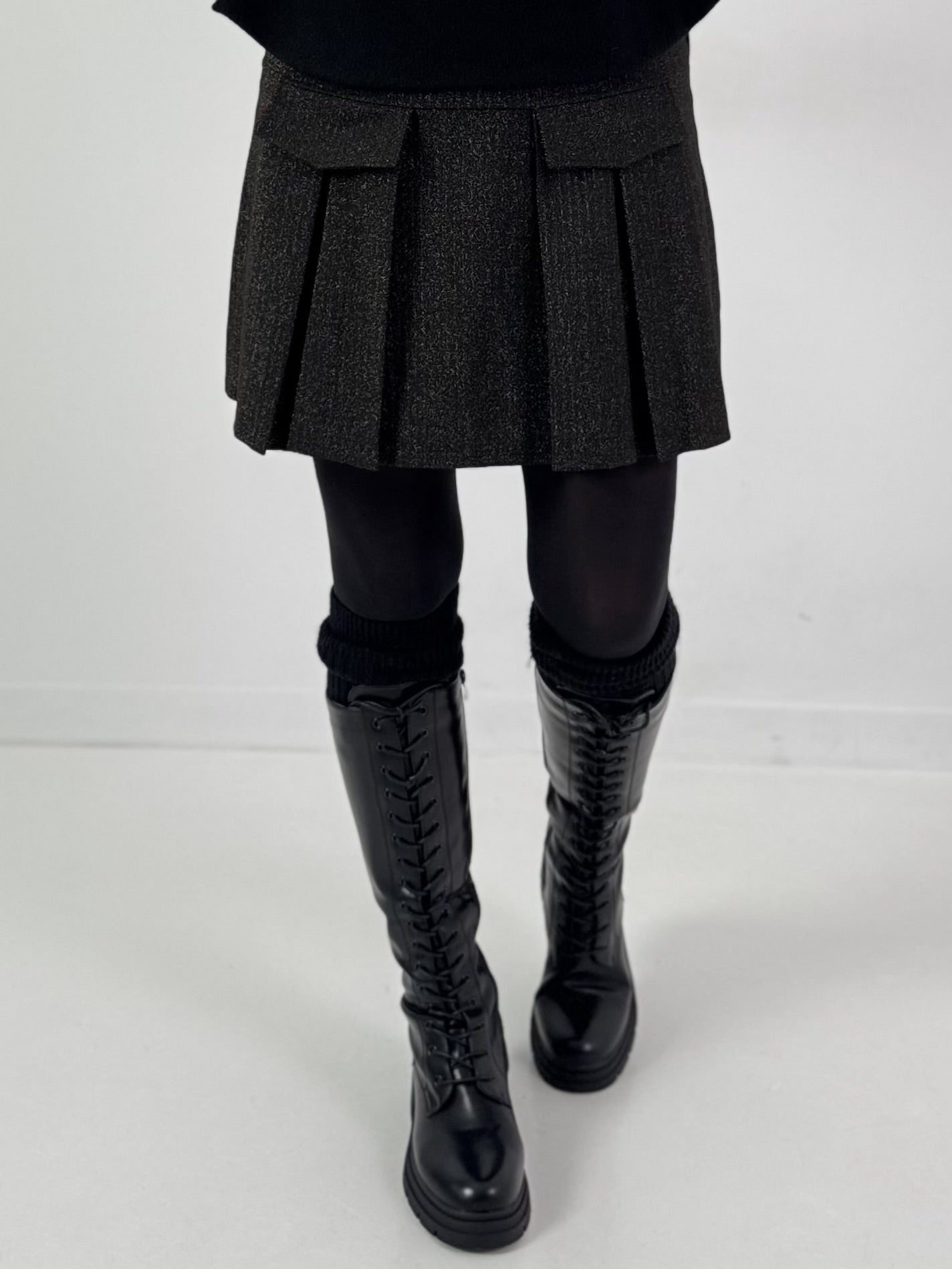 Rock model "Golden Pleats" - black-gold