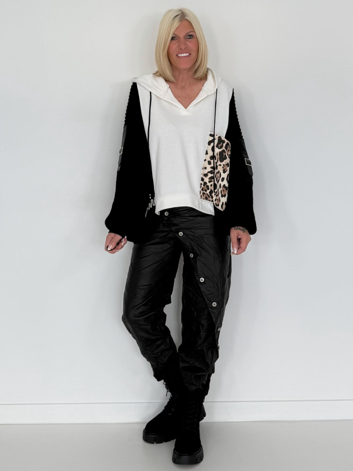 Oversized Grobstrick-Hoodie mit Sweat-Einsatz  - weiss-schwarz