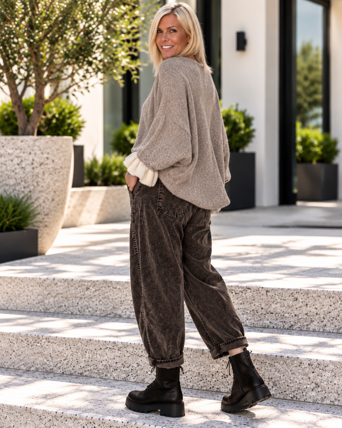 Pullover mit gerüschten Ärmelabschlüssen - taupe-beige