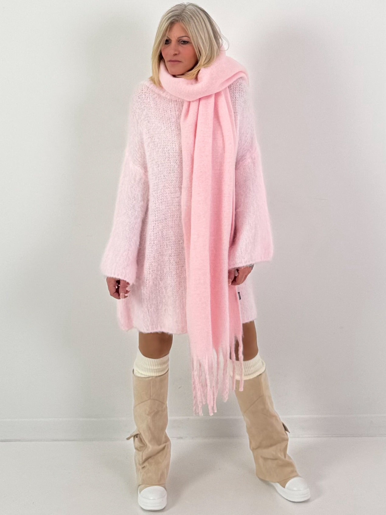 Long pullover/dress model "Soft Aura" - baby pink