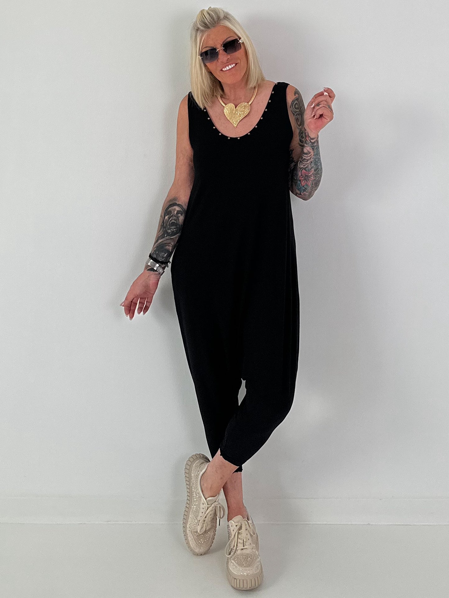 Jumpsuit mit Nieten- schwarz
