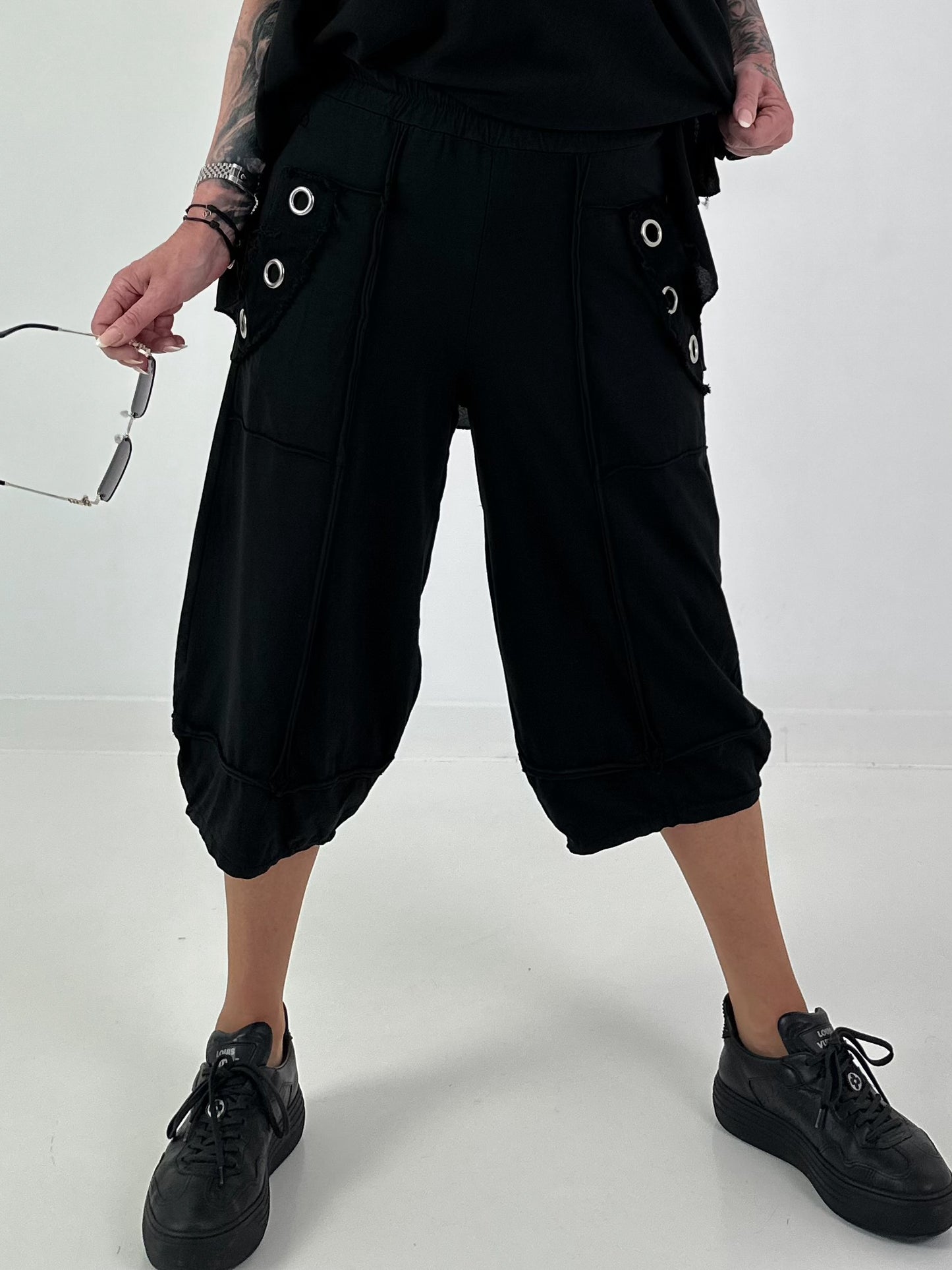 Casual sweatpants with eyelet details - black