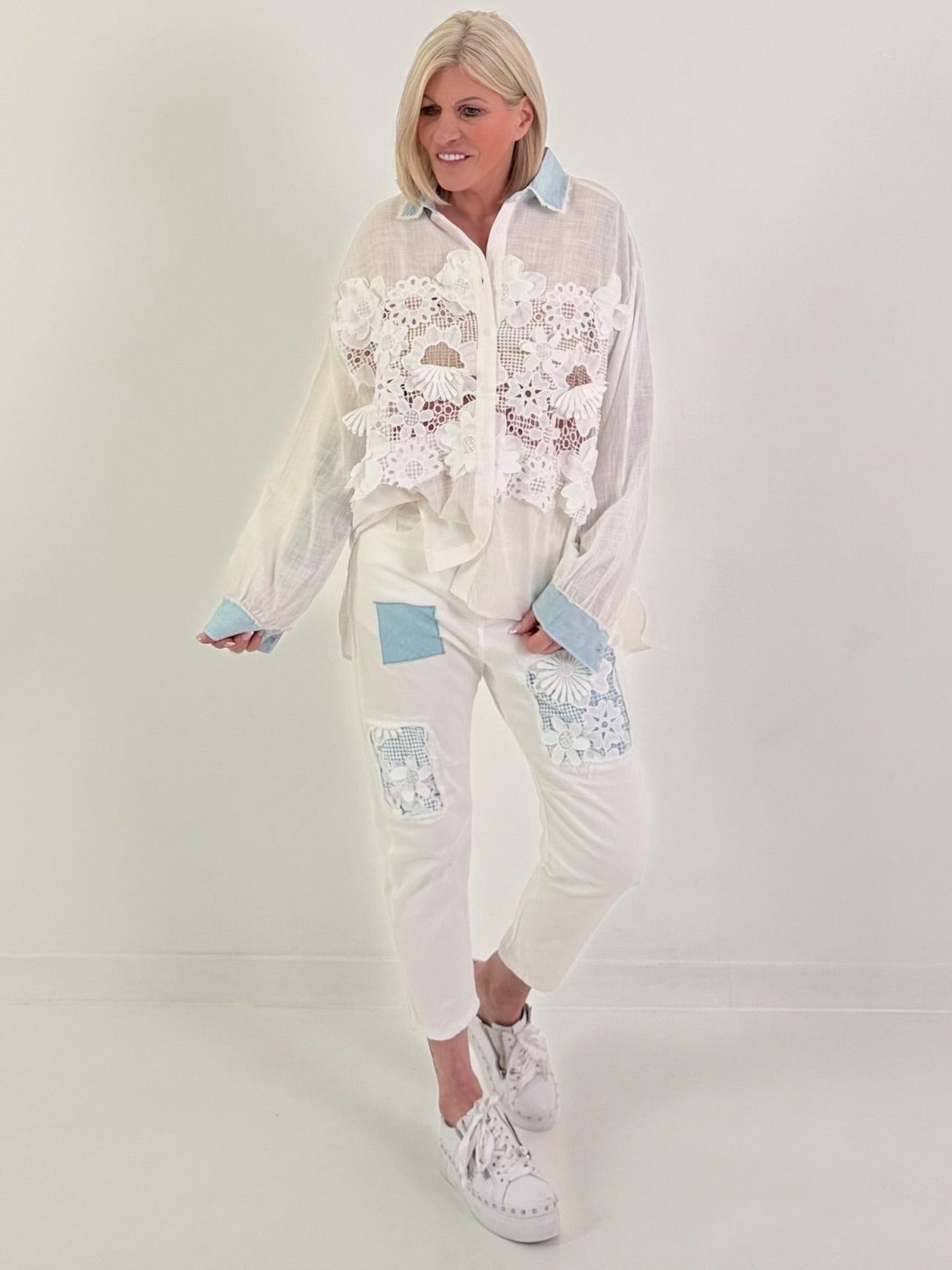 Oversized Bluse mit Häkeleinsätzen - weiss