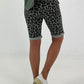 Kurze Hose im Leo Look- khaki