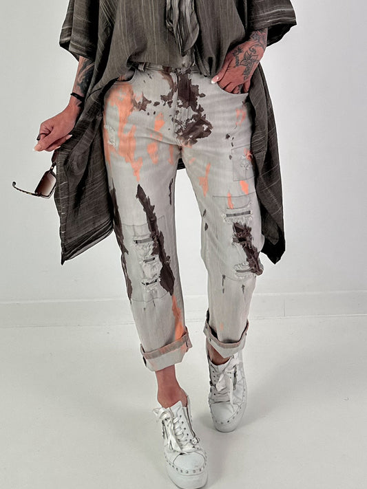 Jeans mit Batikmuster - grau-neonorange-dunkelbraun