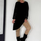 Asymmetrischer Sweater mit Kreuz- und Lederoptik-Details - schwarz