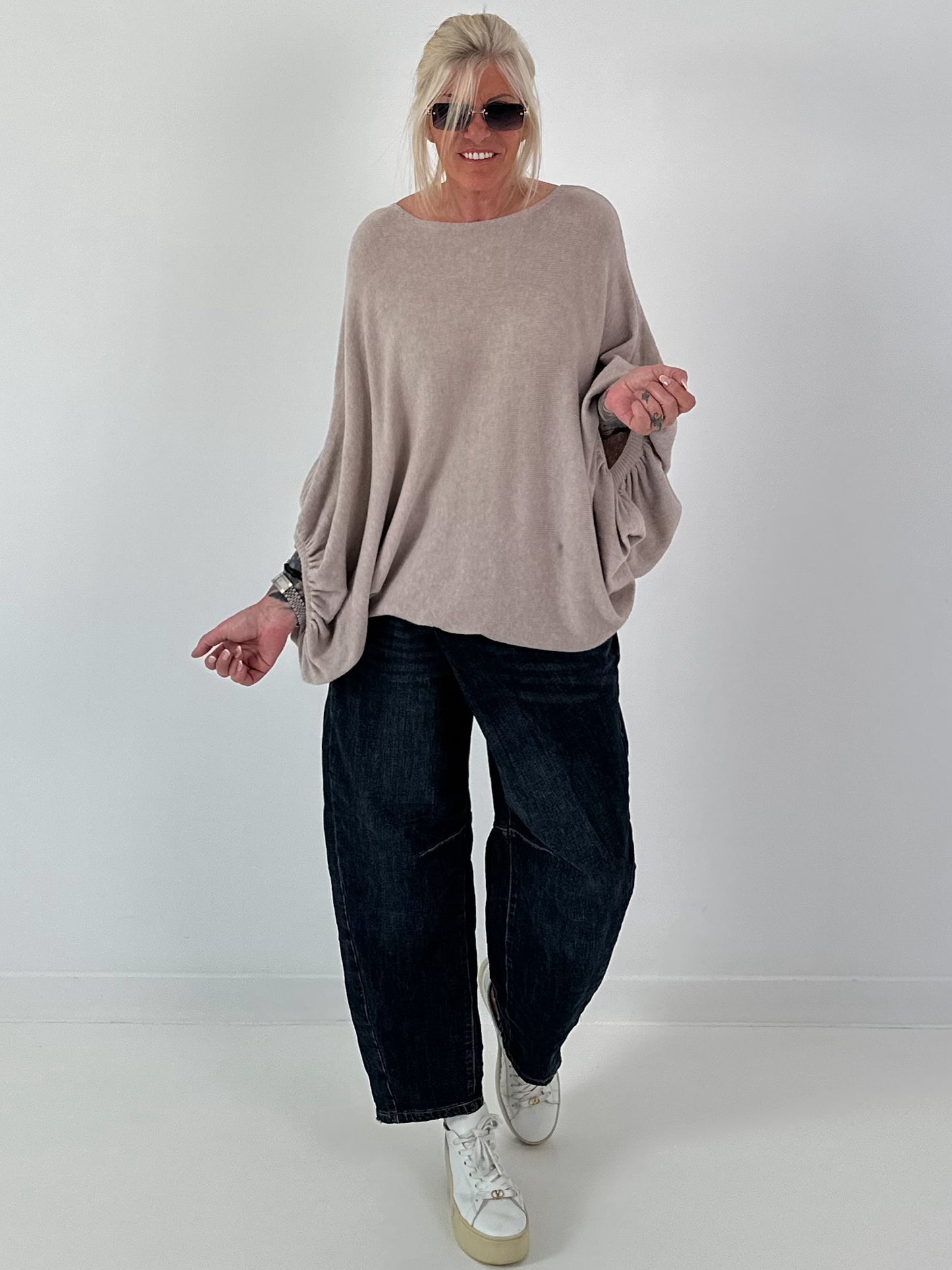 Oversized Pullover mit raffinierten Details - taupe