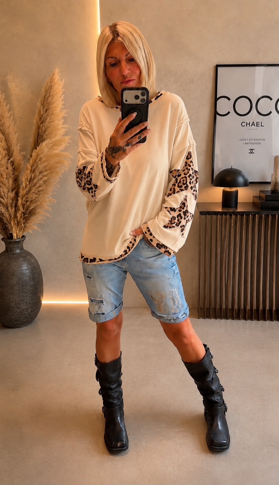 Sweatshirt mit trendigen Leo Sternenelementen - beige