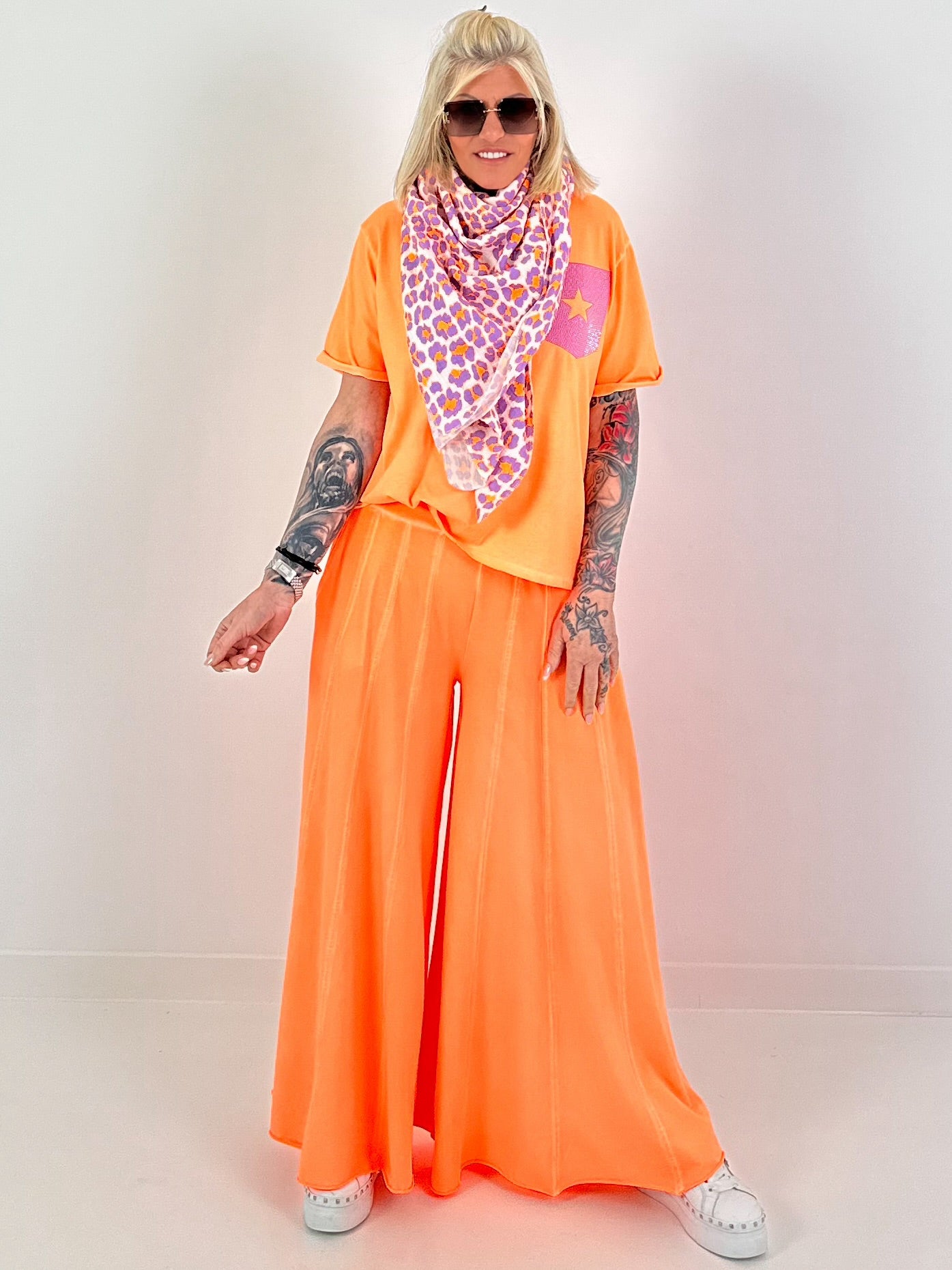 T-shirt with glitter patch - neon orange
