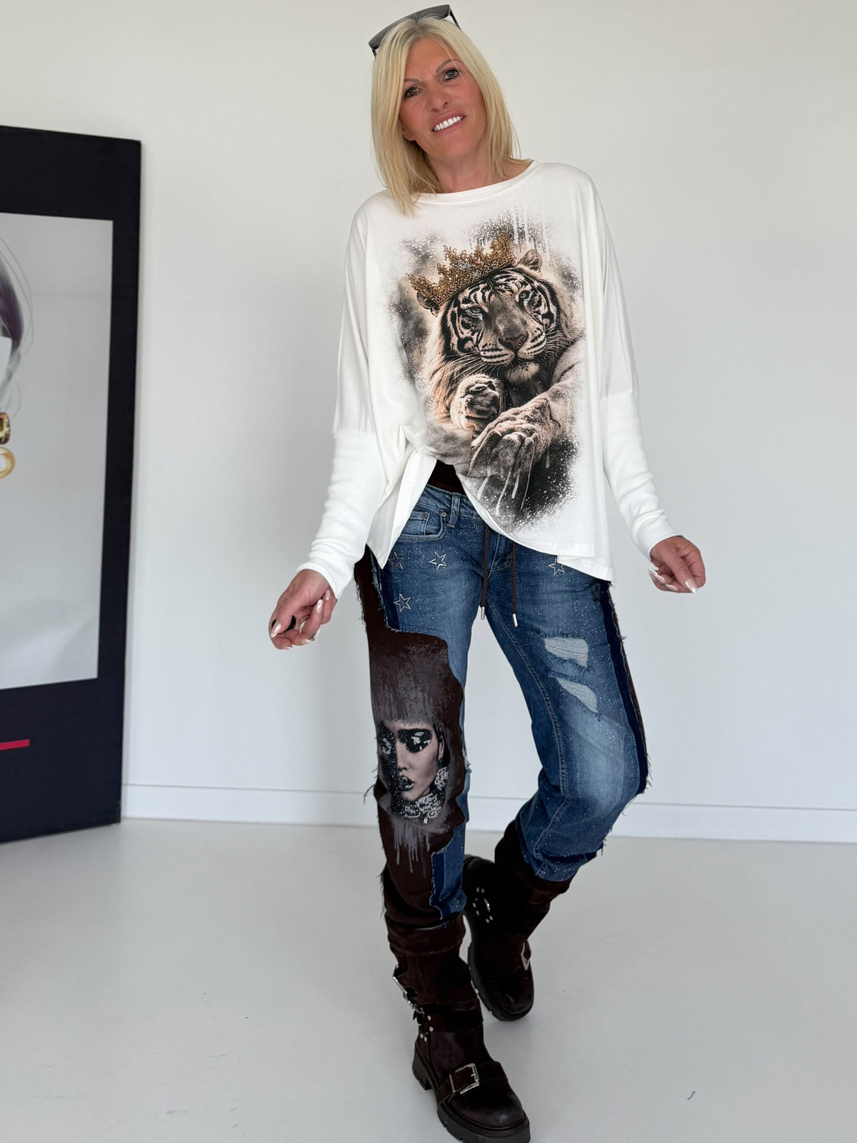 Sweater mit Stulpenärmeln und Strassmotiv Royal Tiger - ecru