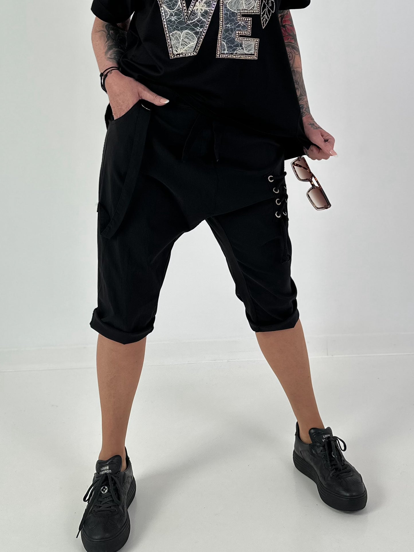 Baggy Short mit Schnürdetail - schwarz