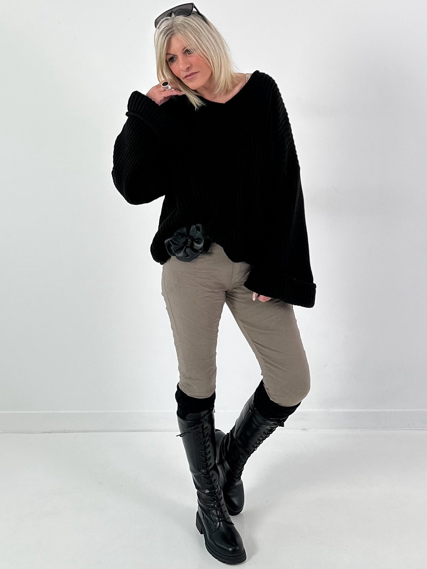 Strikceintuur model "Floral Flow" - zwart