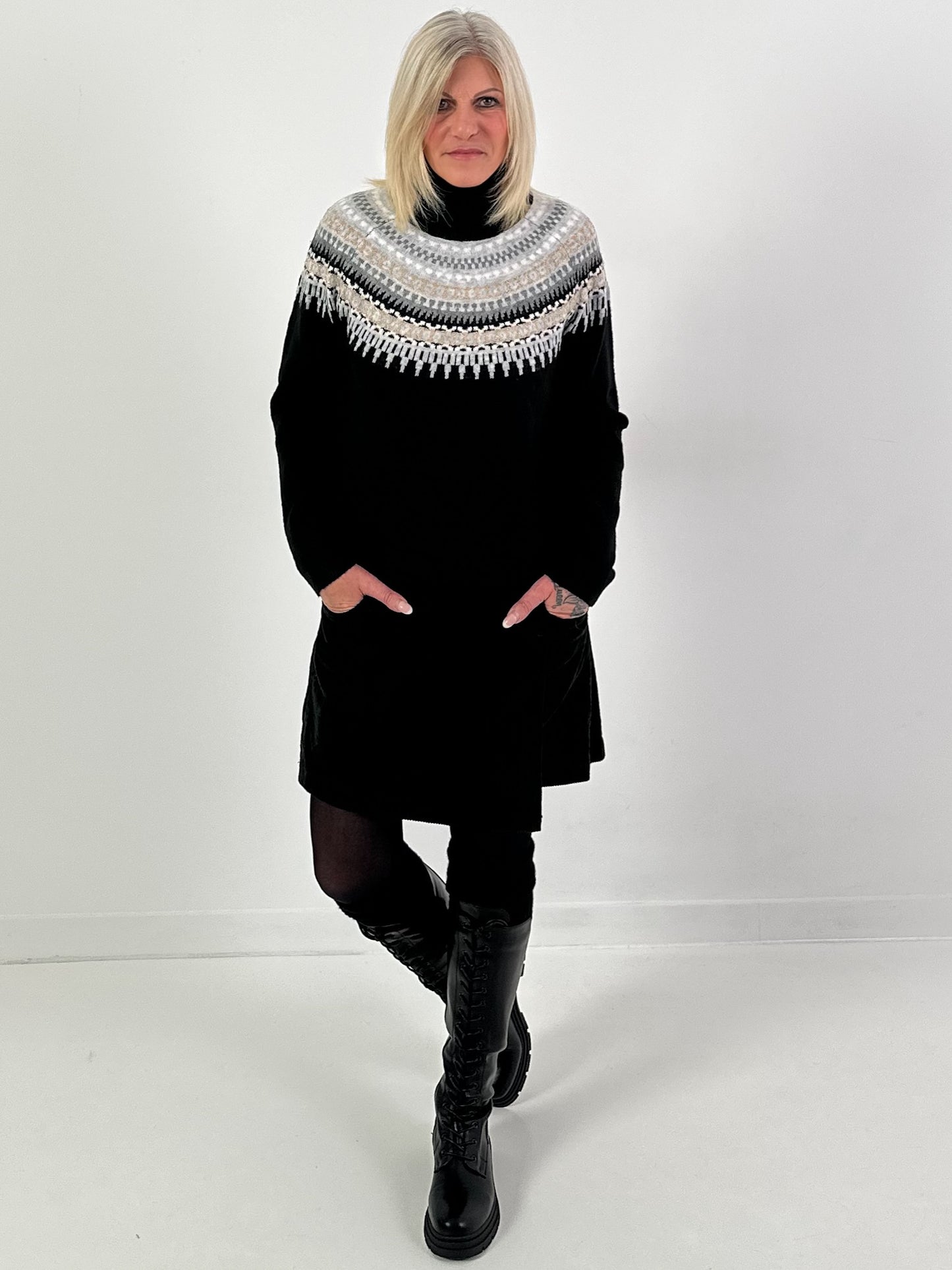 Turtleneck sweater model "Scandinavian Shine" - black-gray
