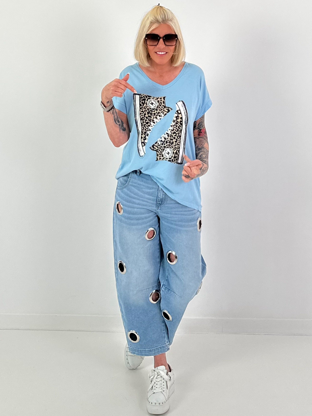 T-shirt with leopard shoe print - light blue