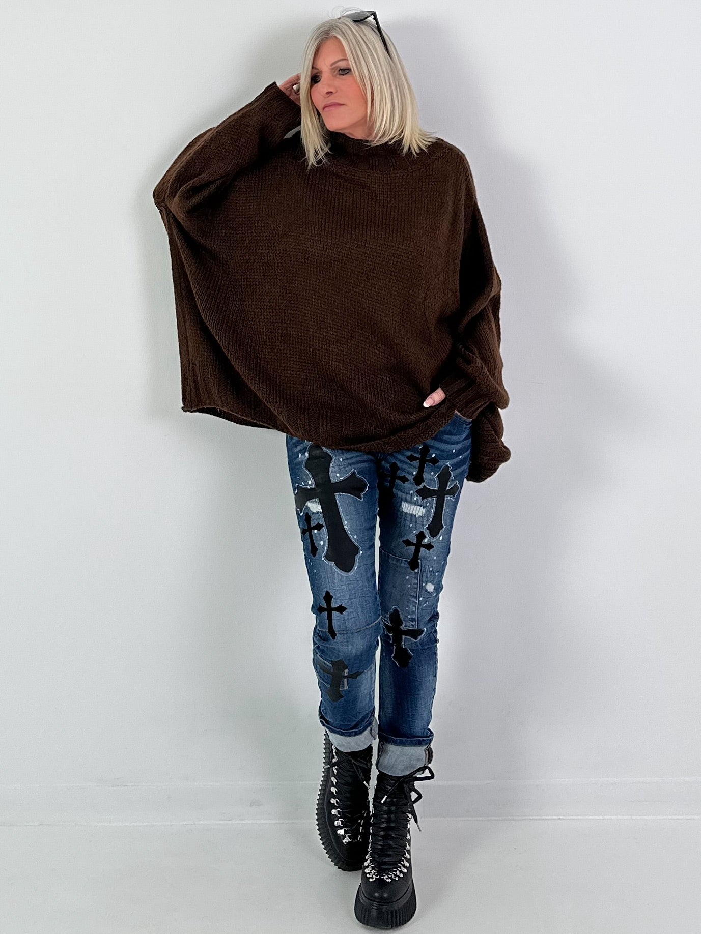 Oversized sweater model "Snuggle Arctic" - mocha