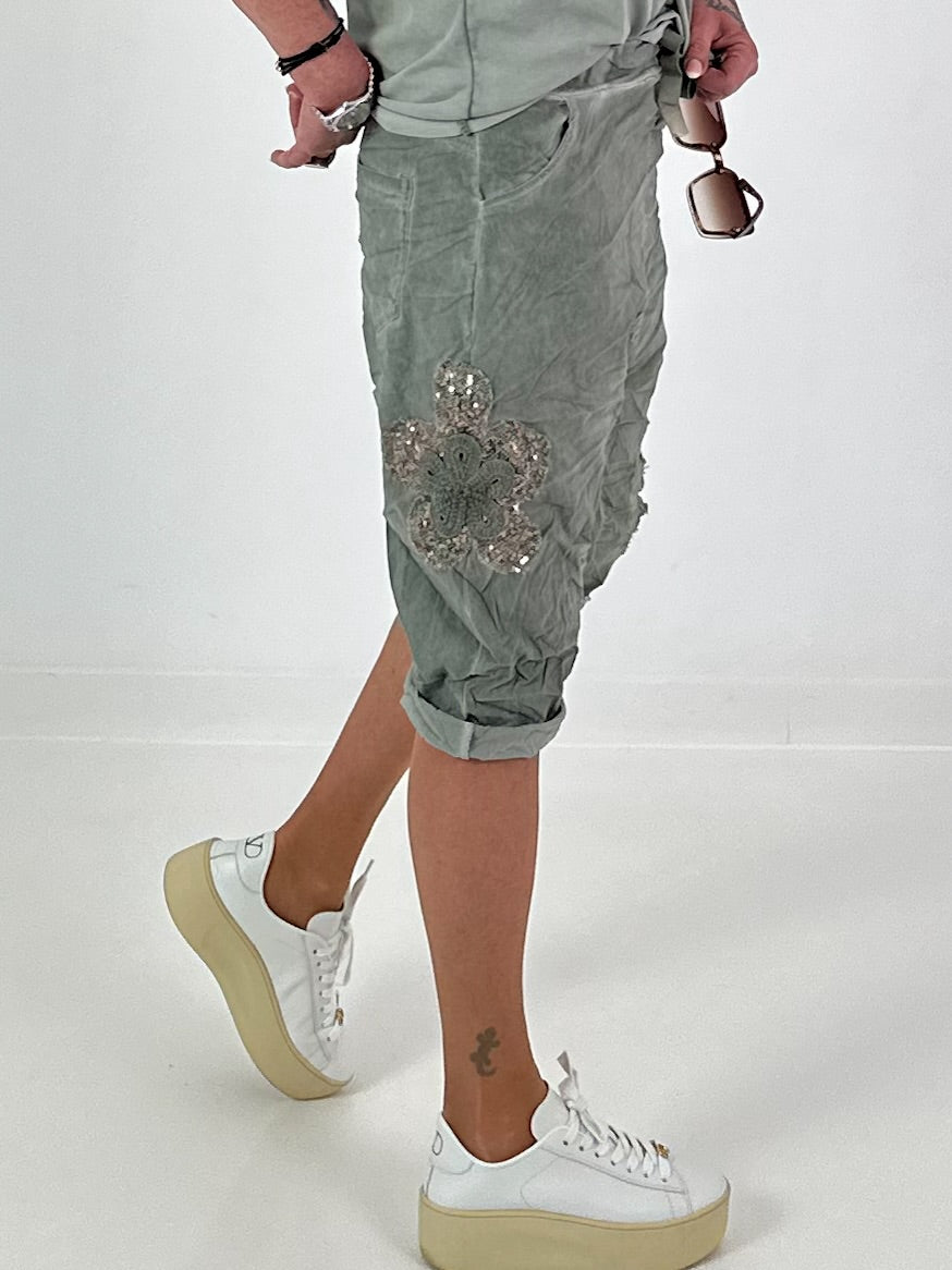 Short baggy shorts with crocheted flowers and sequins - khaki