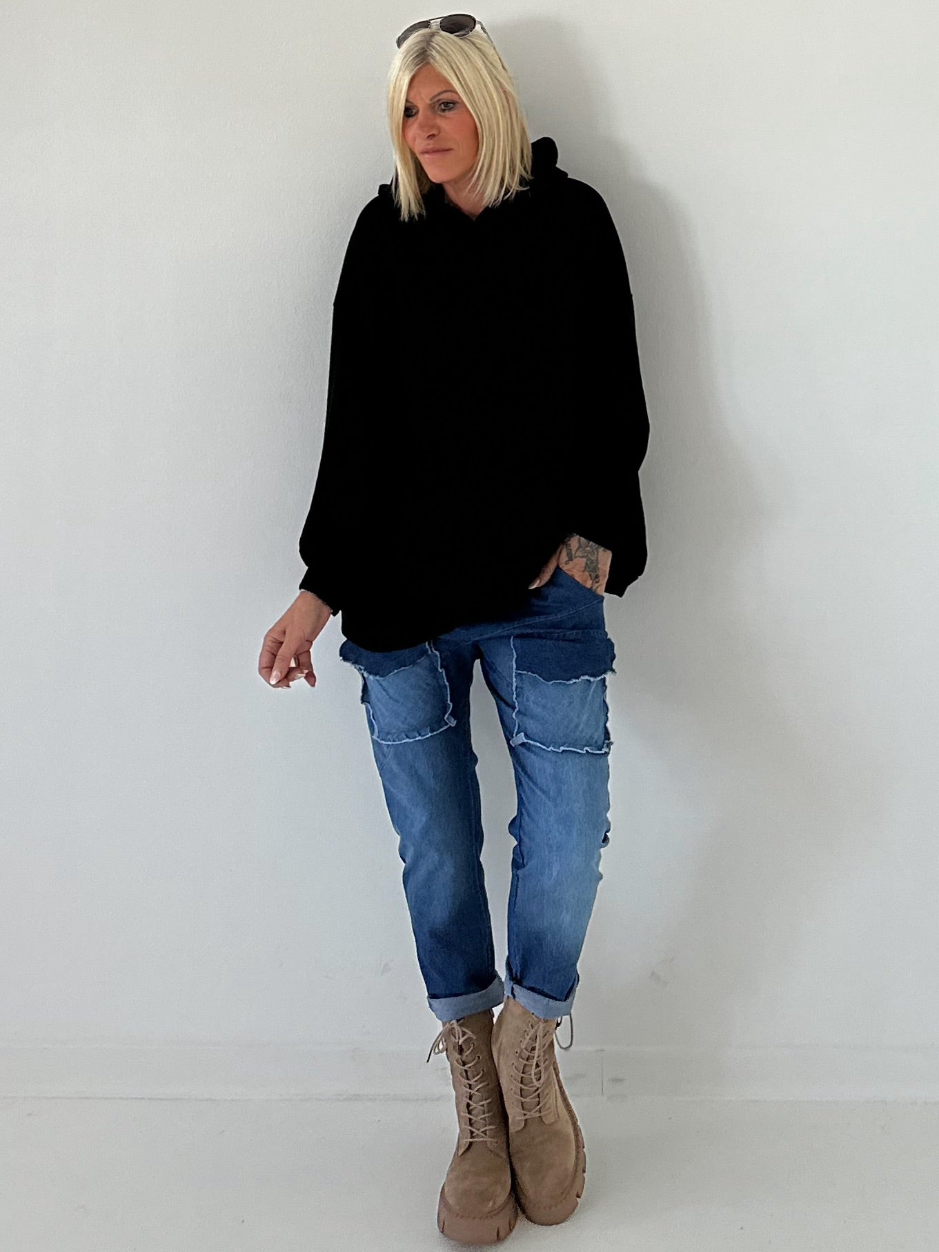 Lässiger Hoodie mit Statement Rückenprint "Pause" - schwarz