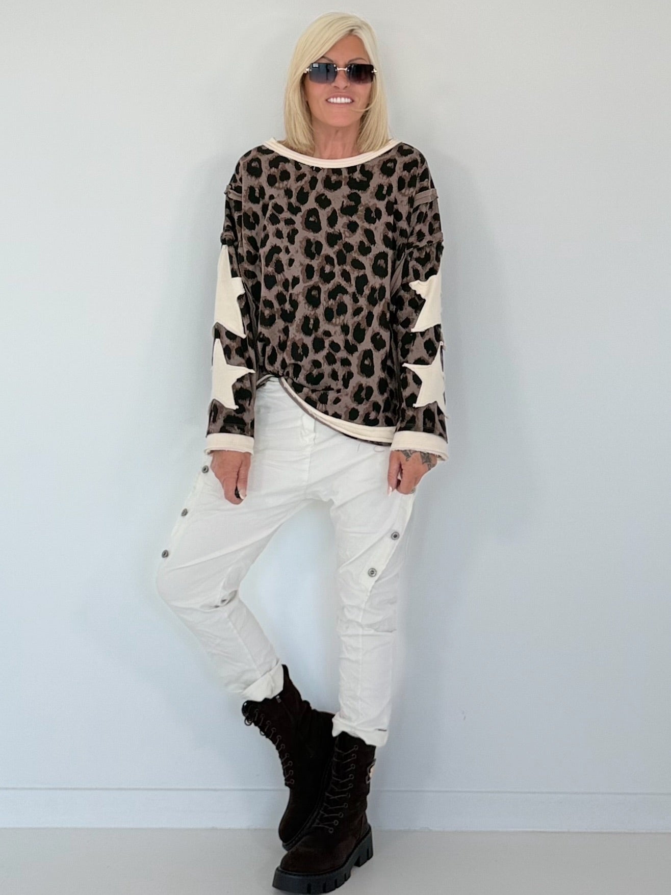 Hose mit elastischem Bund und seitlichen Knopfleisten - creme