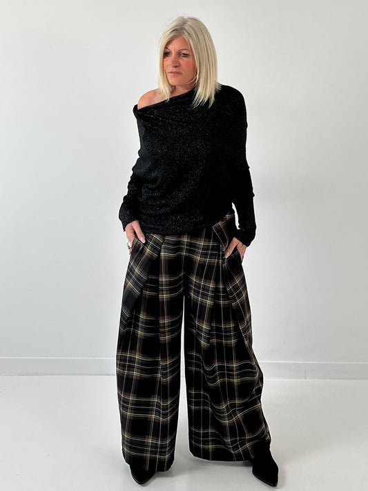 Asymmetrischer Pullover Modell "Asym Glow" - schwarz