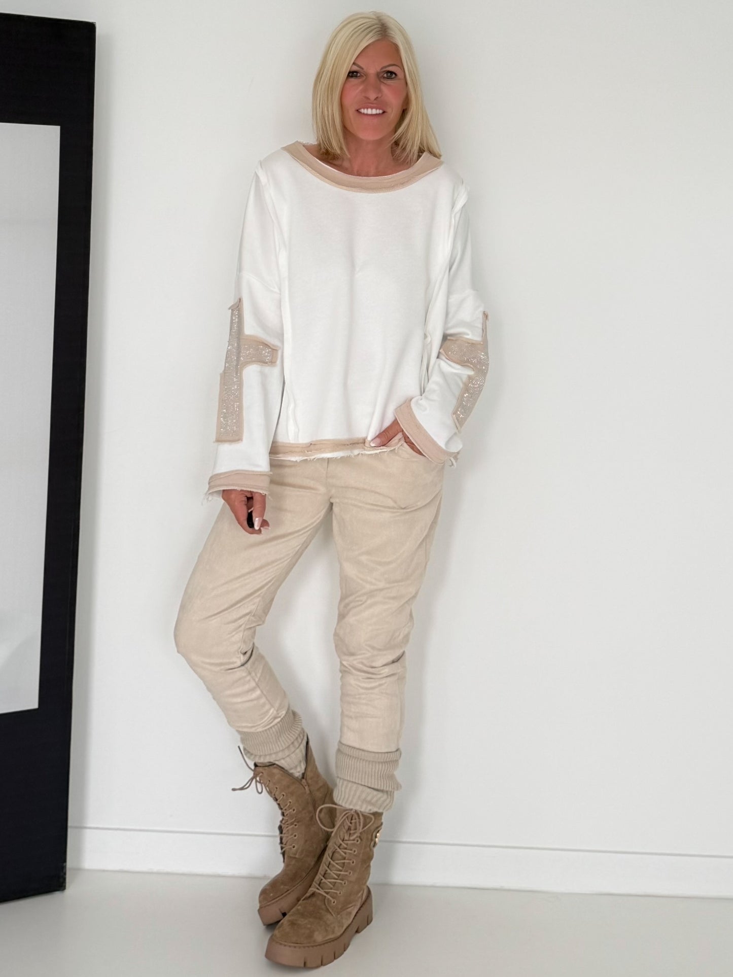 Oversized Sweater mit Strasskreuz - ecru-beige