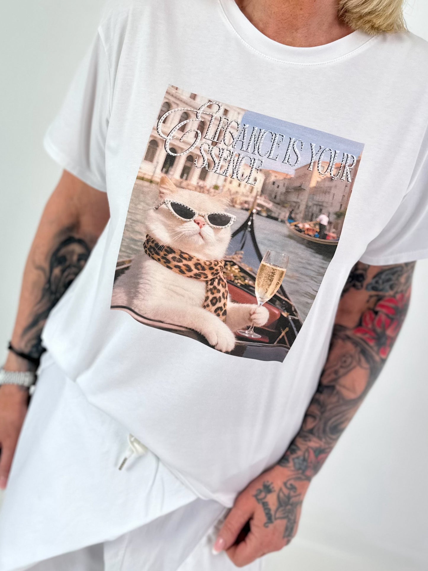 T-Shirt Elegance - white