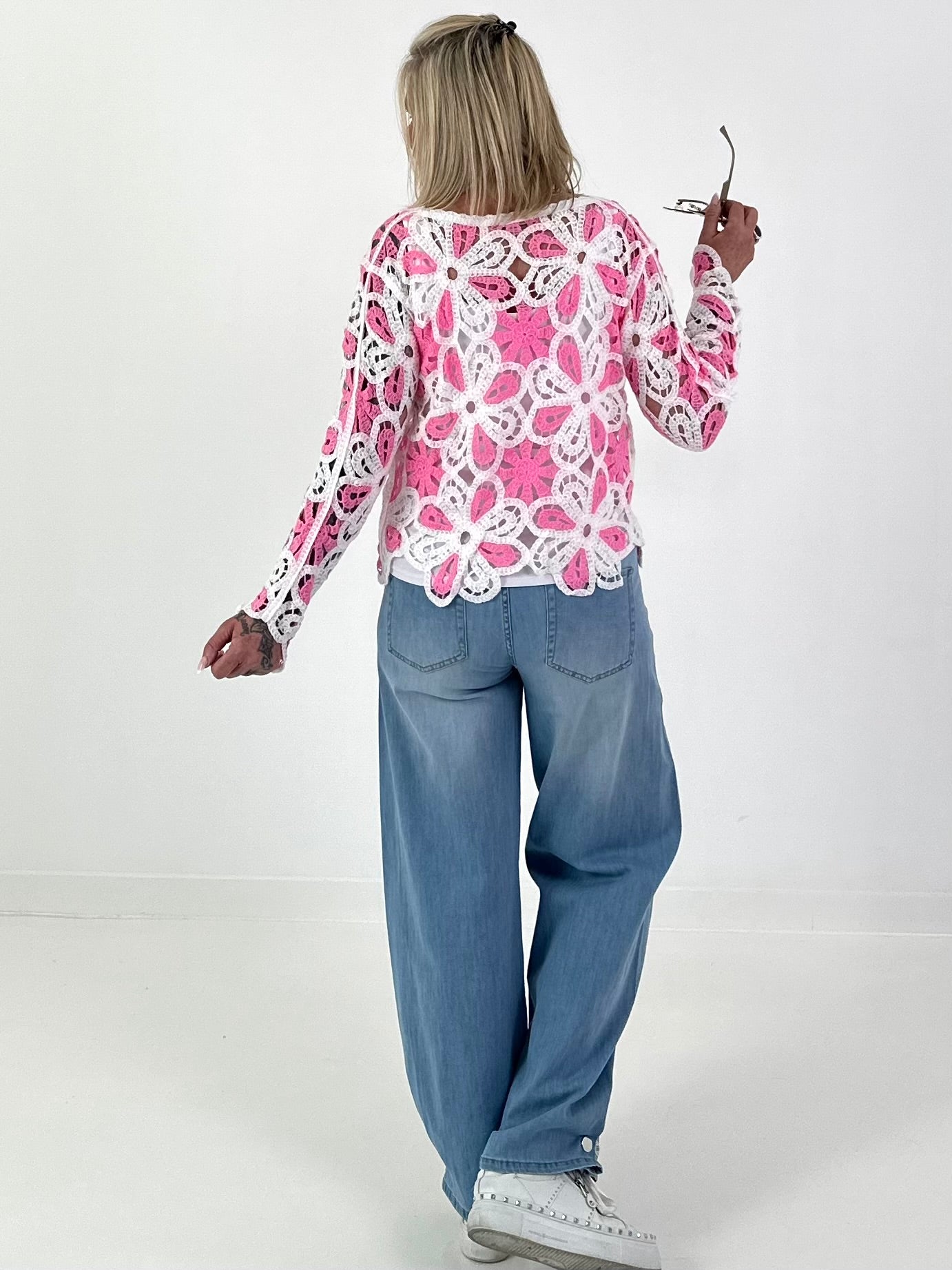 Häkelpulli mit floralem Muster - rosa-weiss