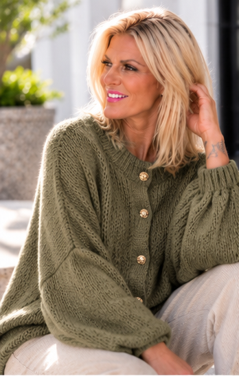 Kuschelige Oversized Strickjacke mit Außennähten - oliv