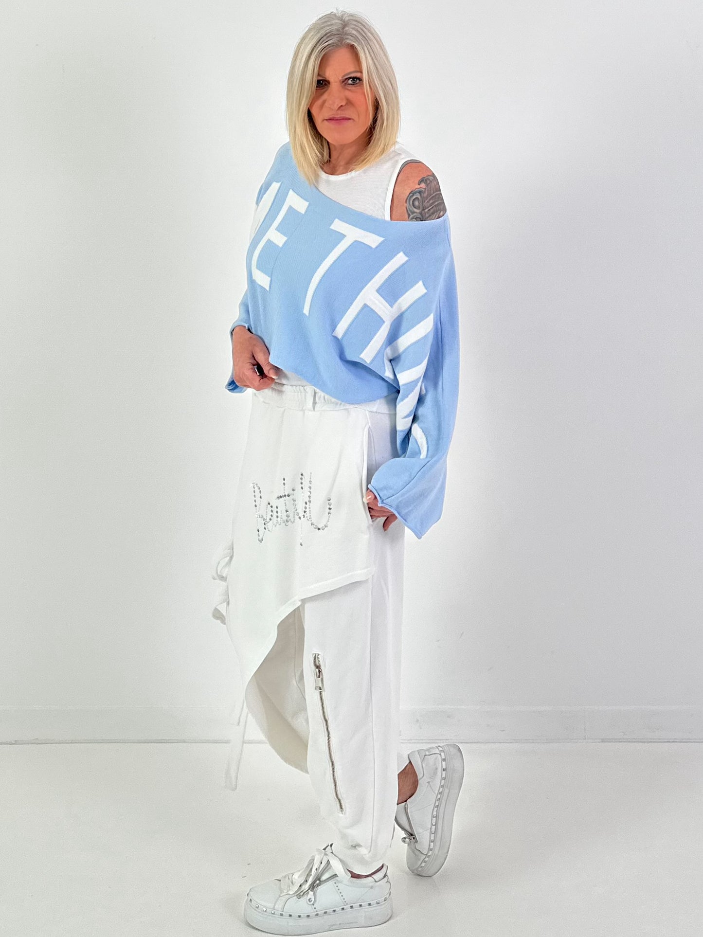 Cropped sweater model "Something" - lichtblauw-wit