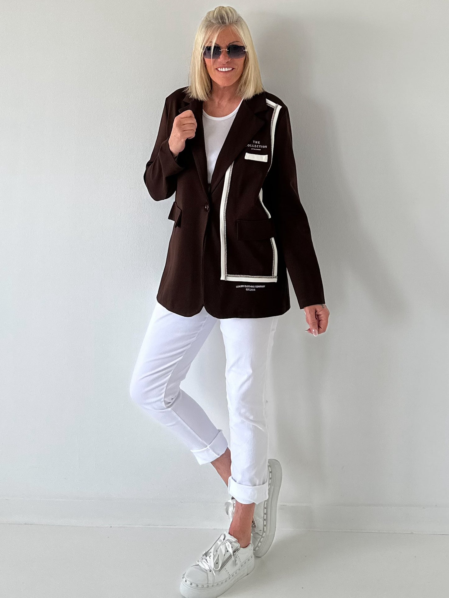 Blazer mit Statement Patch - mokka