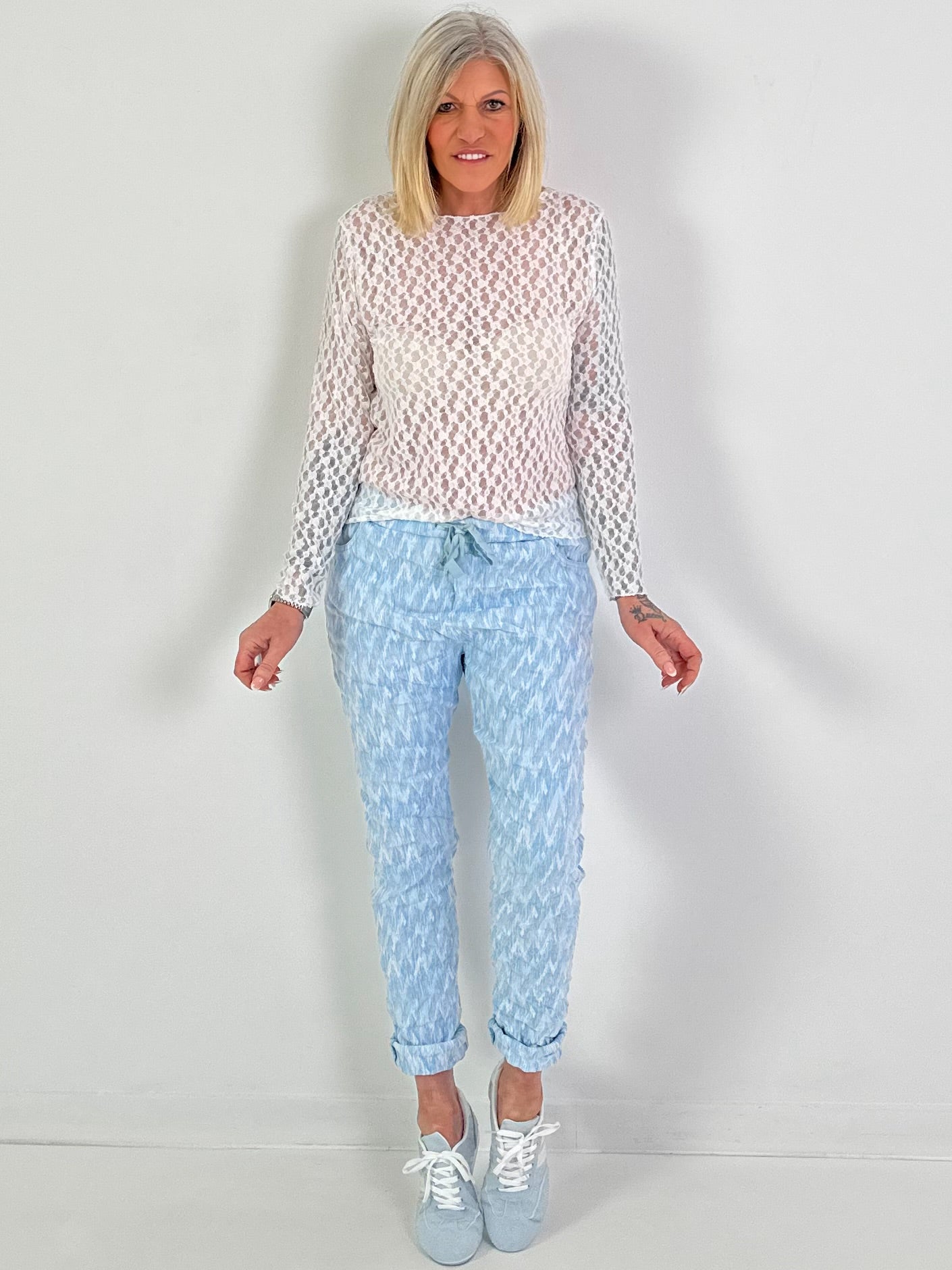 Spitzenshirt mit Muster - 7 Farben