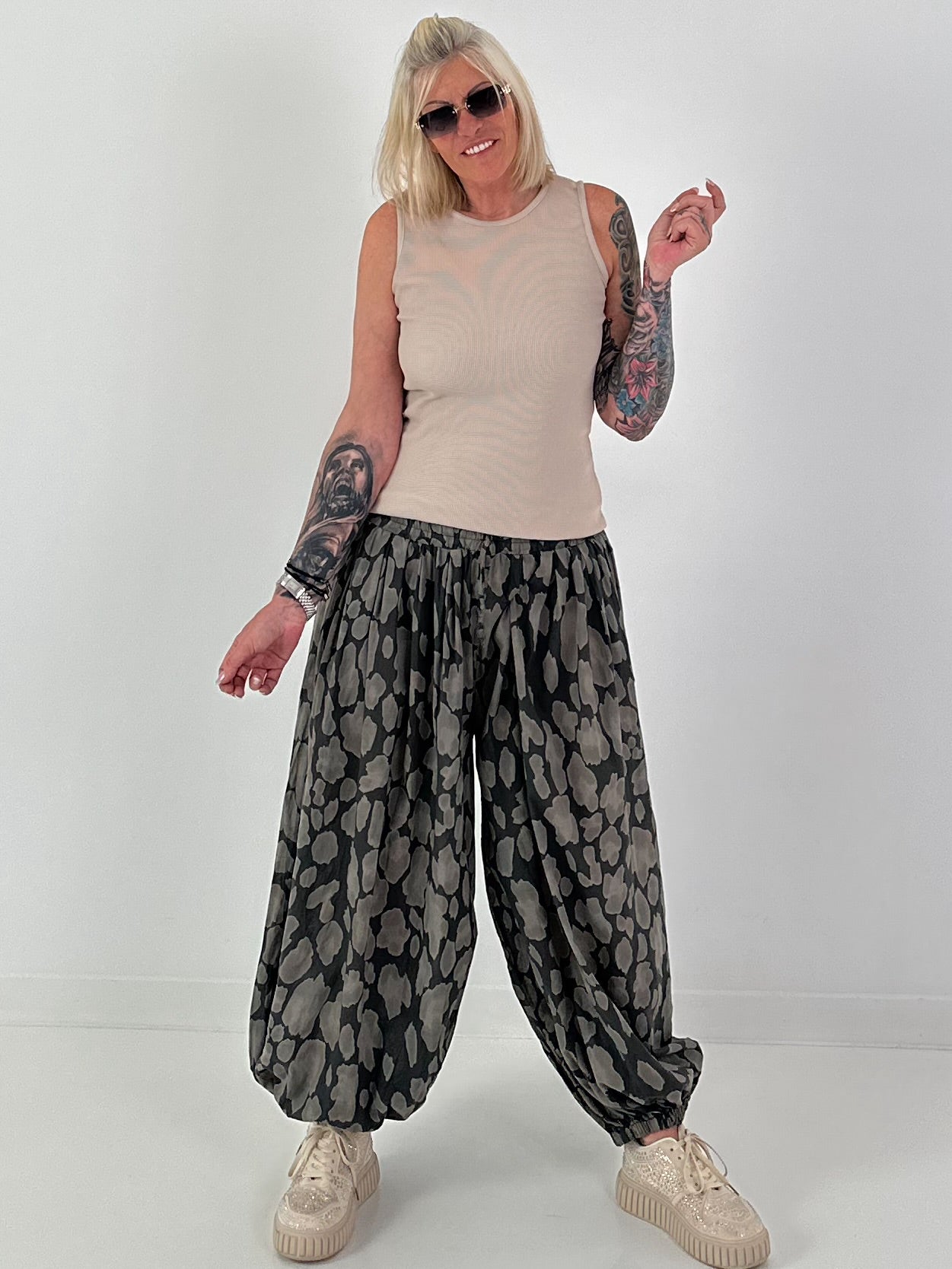 Leichte Pumphose mit stylischem Print  - anthrazit - mehrfarbig